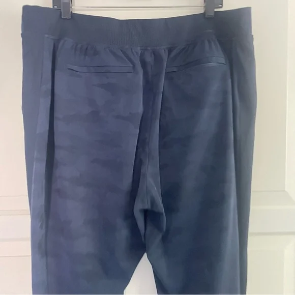 Athleta Brooklyn Ankle Camo Straight Leg Pants Size 18 - 26871 - Picture 6 of 13